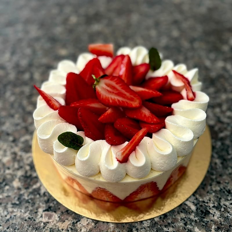 Fraisier aux fraises fraîches