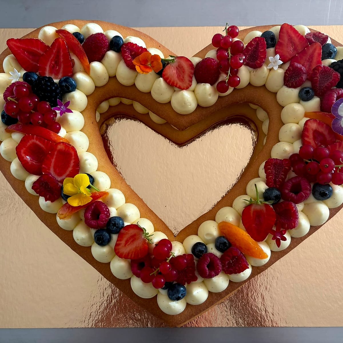 Gâteau cœur aux fruits rouges