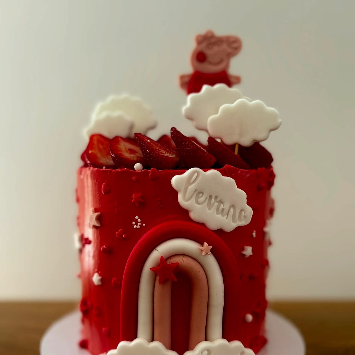 Gâteau d’anniversaire arc-en-ciel