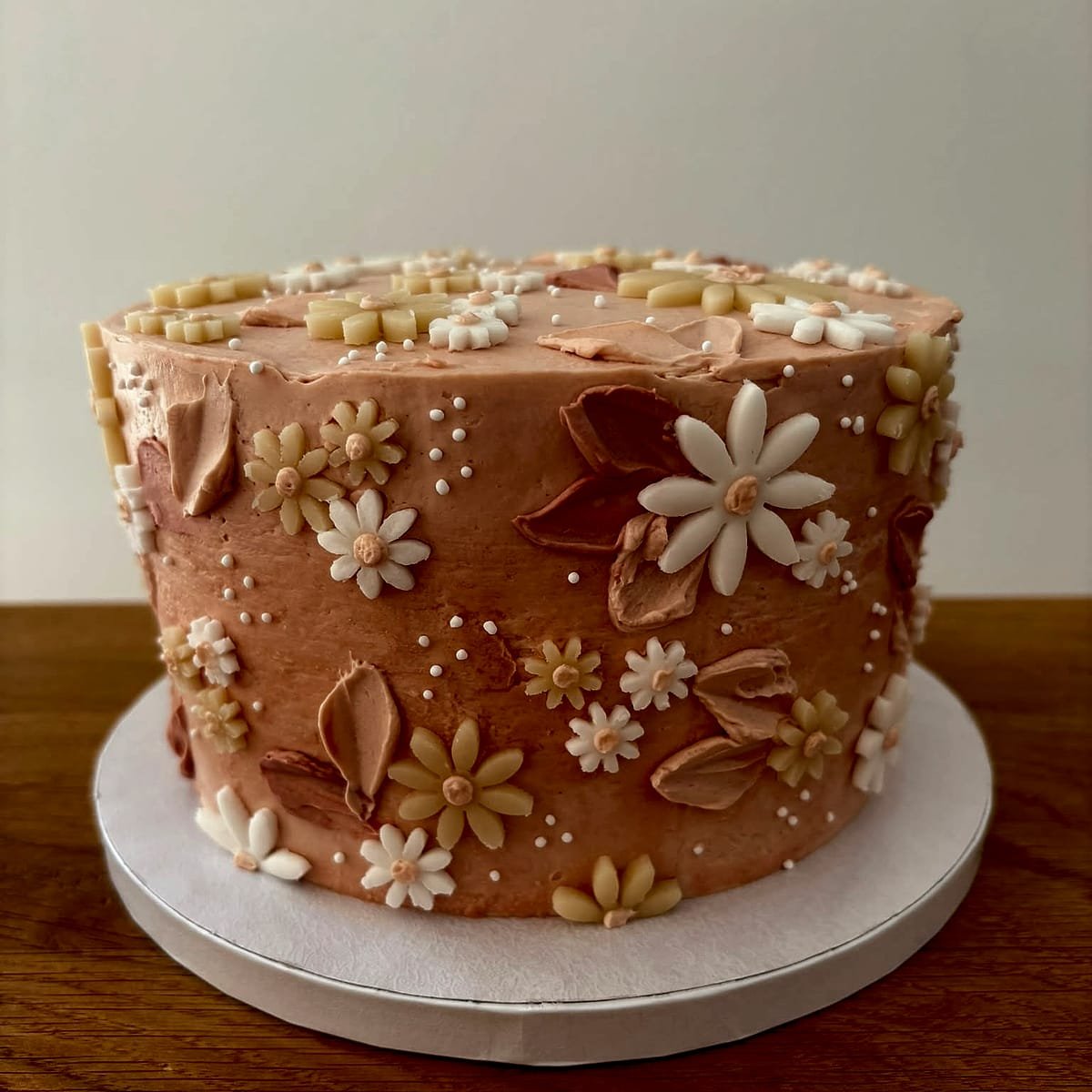 Layer cake rose aux fleurs pastel