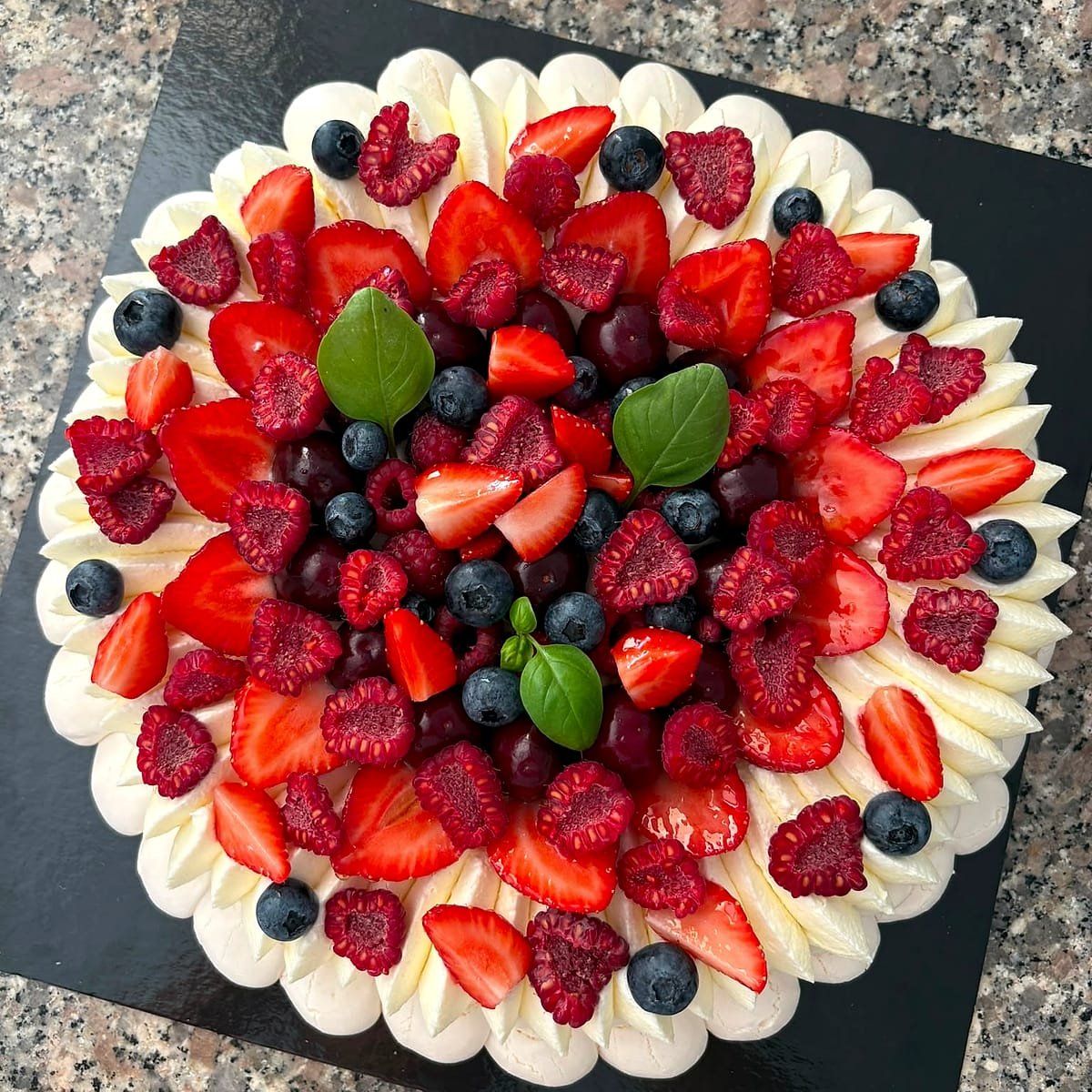 Tarte aux fruits rouges et basilic